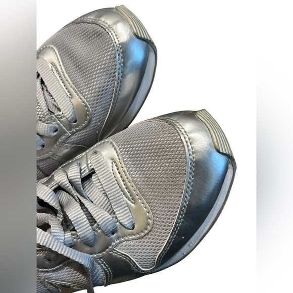 Rare Silver Nike internationalist Sneakers - Picture 10 of 12